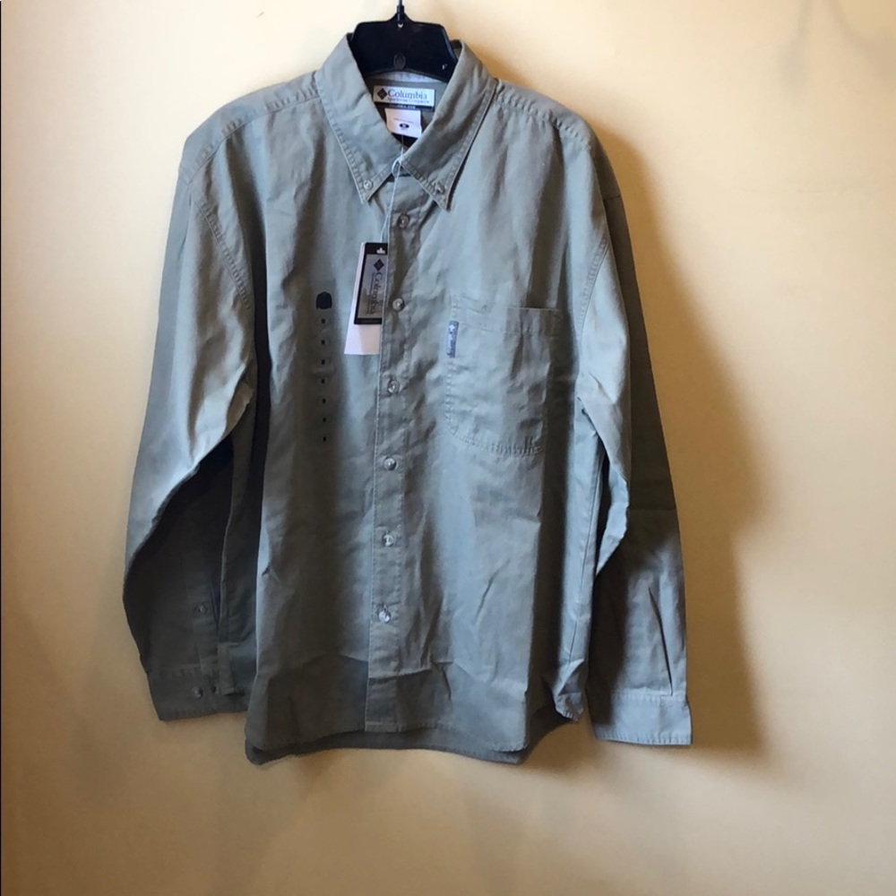 Men’s Columbia sport wear shirt size medium